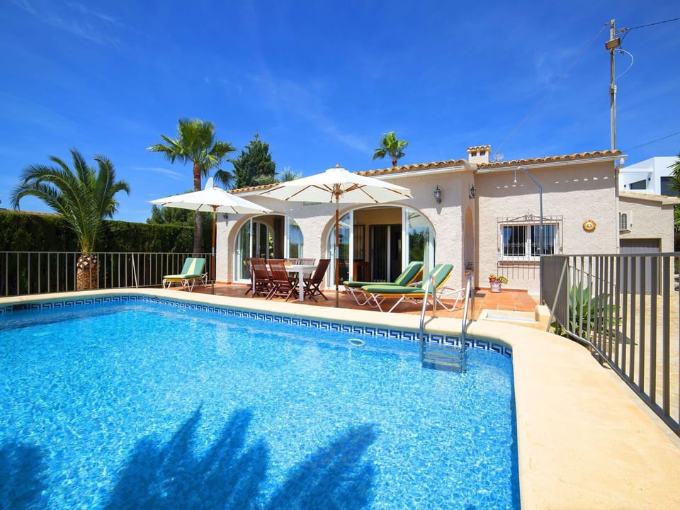 Property, House, Real Estate, Home, Building, Swimming Pool, Estate, Villa, Vacation, Residential Area