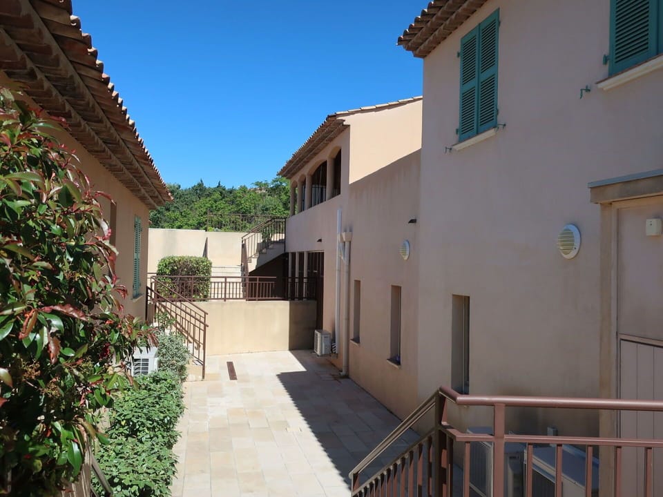 Property, Building, House, Real Estate, Town, Apartment, Neighbourhood, Home, Architecture, Residential Area
