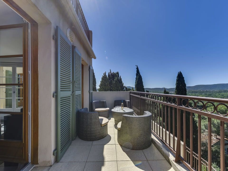 Property, Real Estate, Building, House, Home, Room, Architecture, Apartment, Estate, Balcony