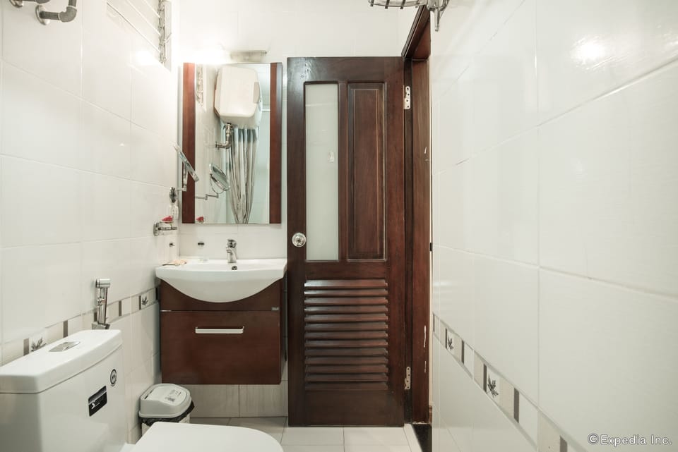 Shower, free toiletries, hair dryer, slippers