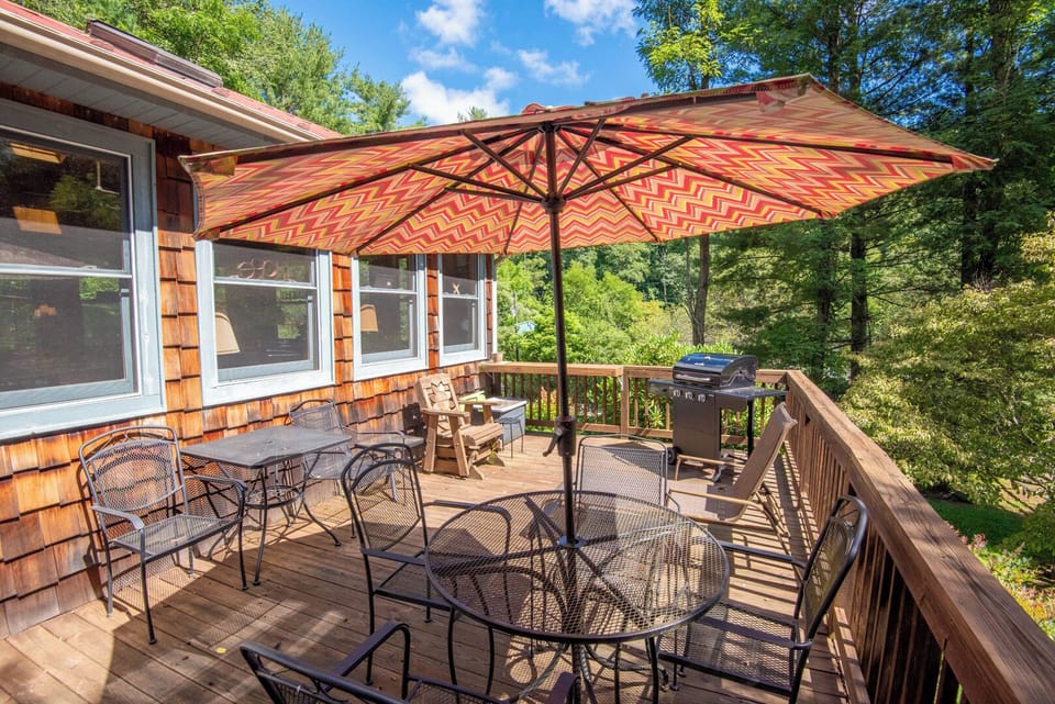 Big open deck with umbrella seating...