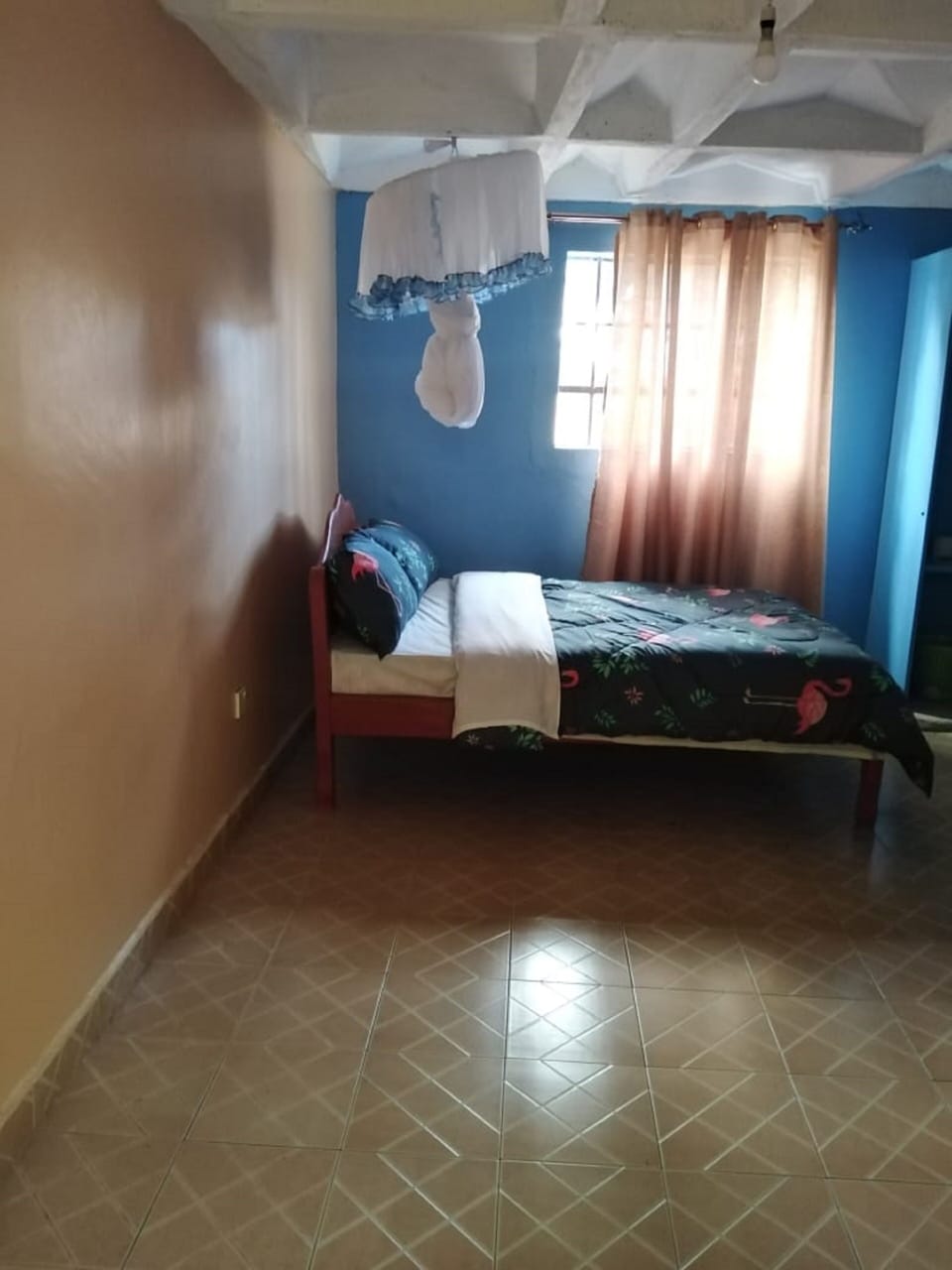Double Room Single Use | Desk, free WiFi, bed sheets