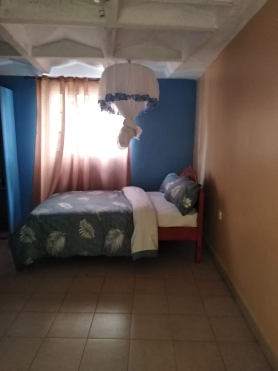 Double Room Single Use | Desk, free WiFi, bed sheets