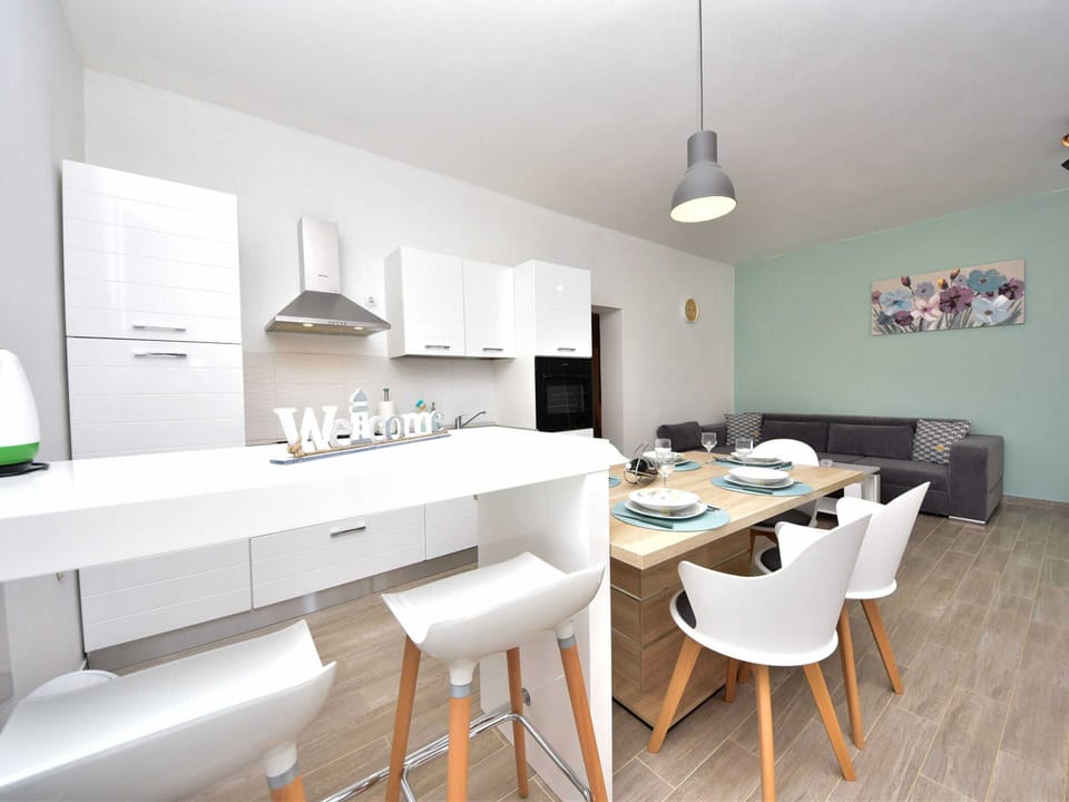 Apartment | Dining