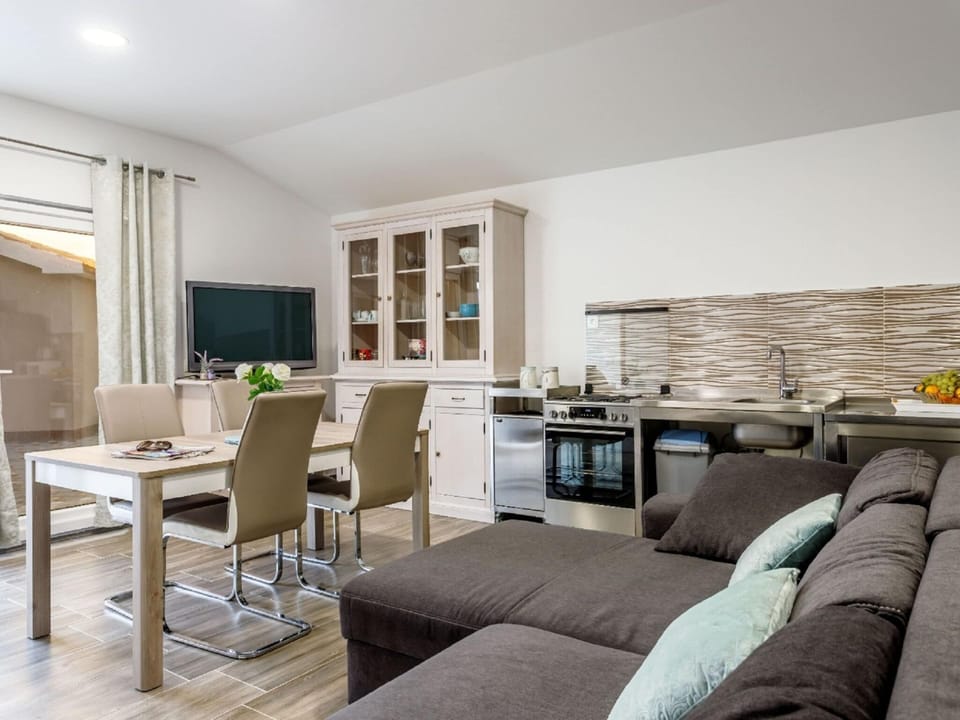 House | Dining
