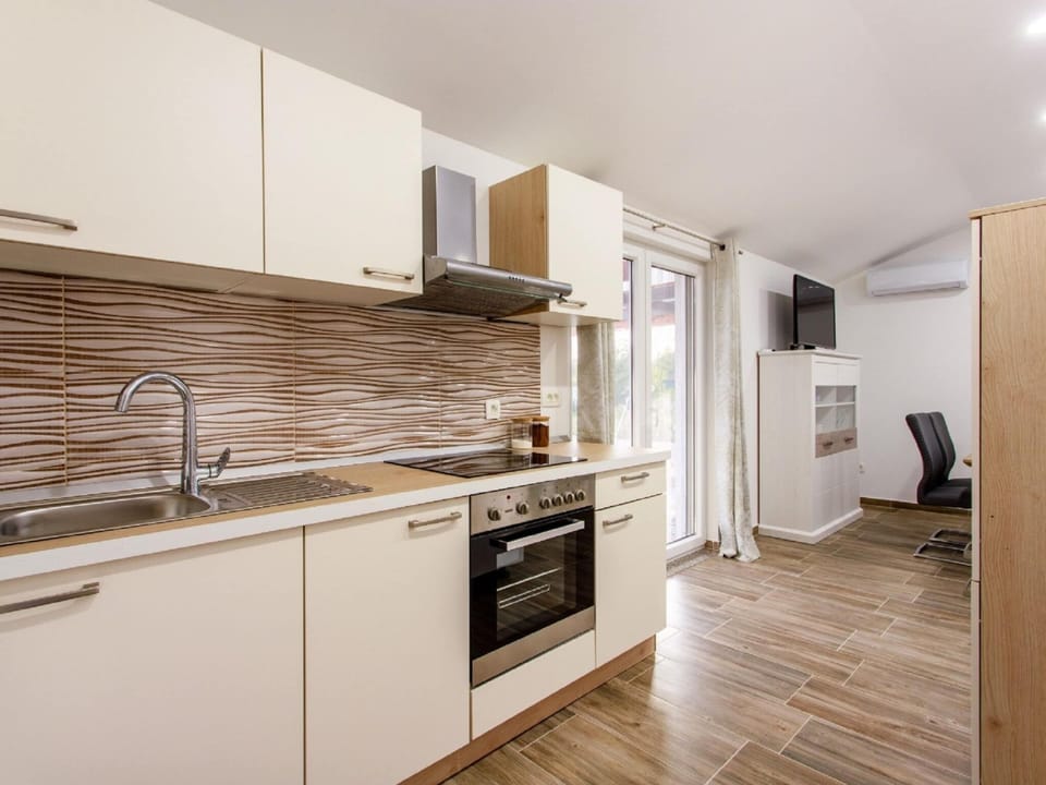 House | Private kitchen | Coffee/tea maker, stovetop, highchair