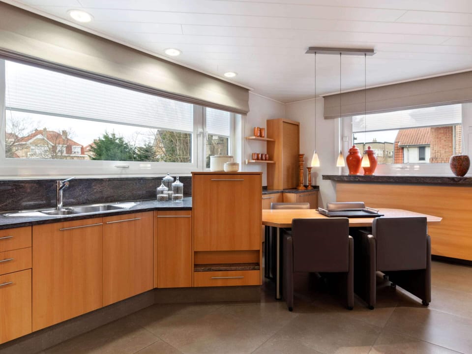 House | Private kitchen | Fridge, microwave, oven, dishwasher