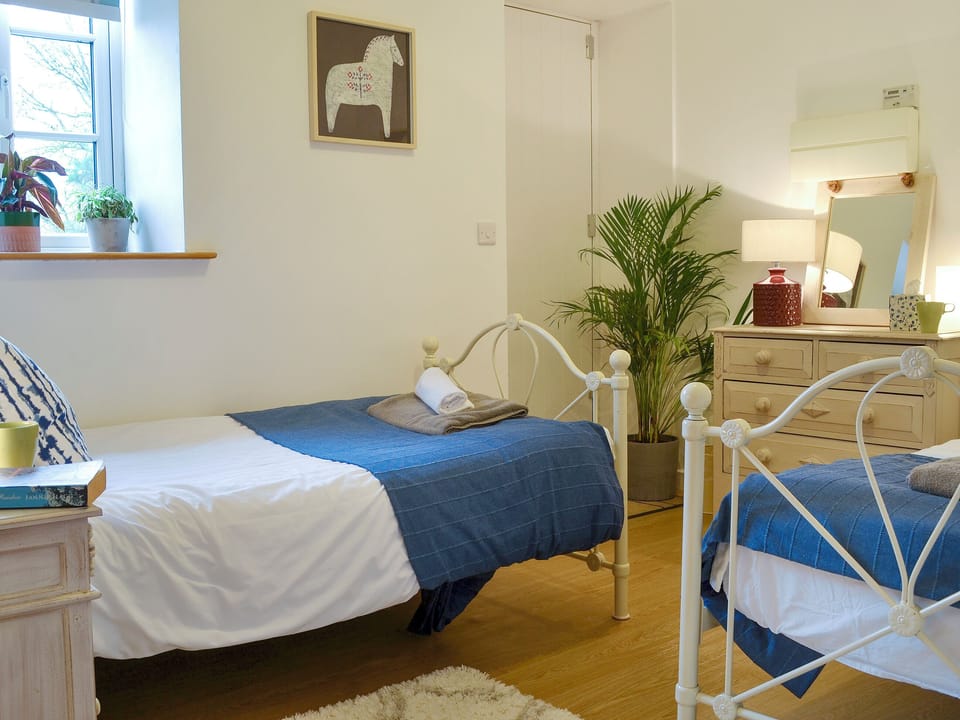 Comfortable twin bedroom | Meadowside Forge, Ashwater, near Beaworthy
