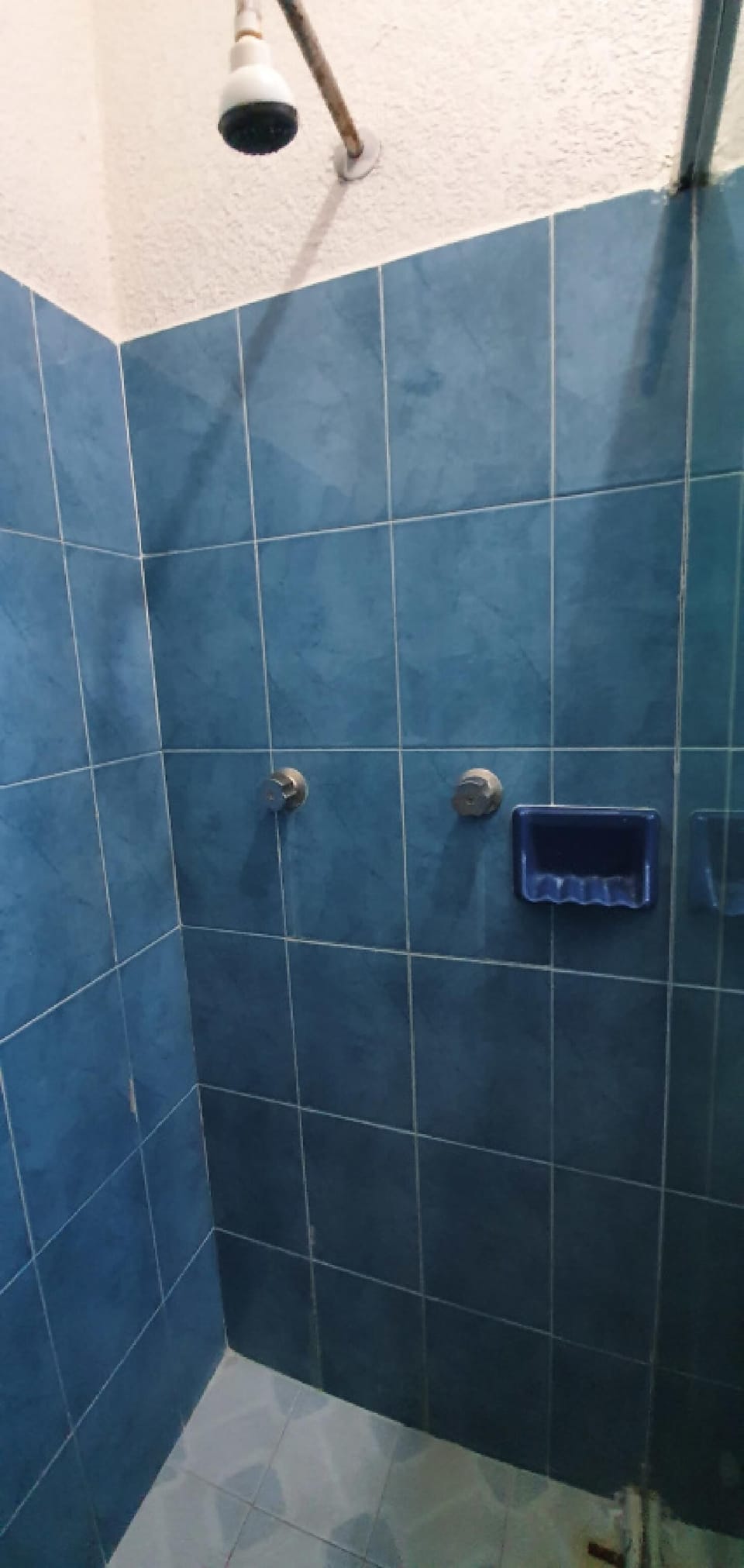 Standard Quadruple Room, 2 Double Beds | Bathroom | Shower, towels, soap, shampoo