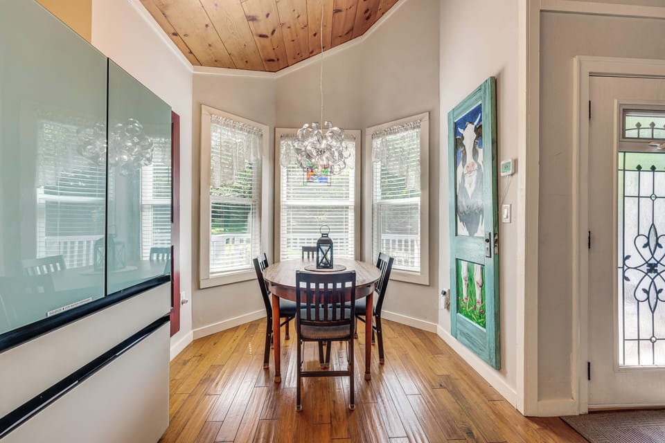Dining Area | Dishware & Flatware