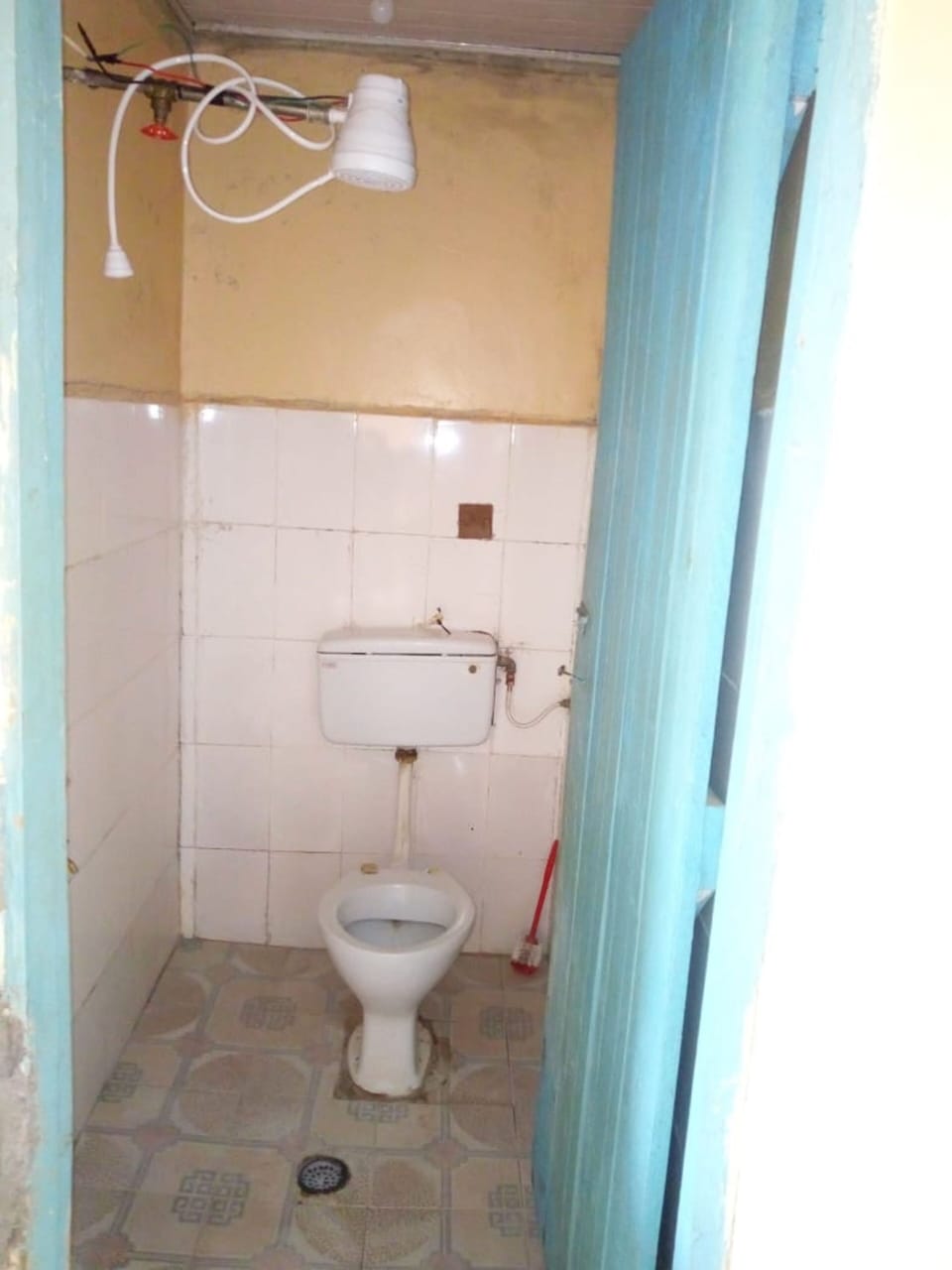Single Room | Bathroom | Shower, free toiletries, towels, soap