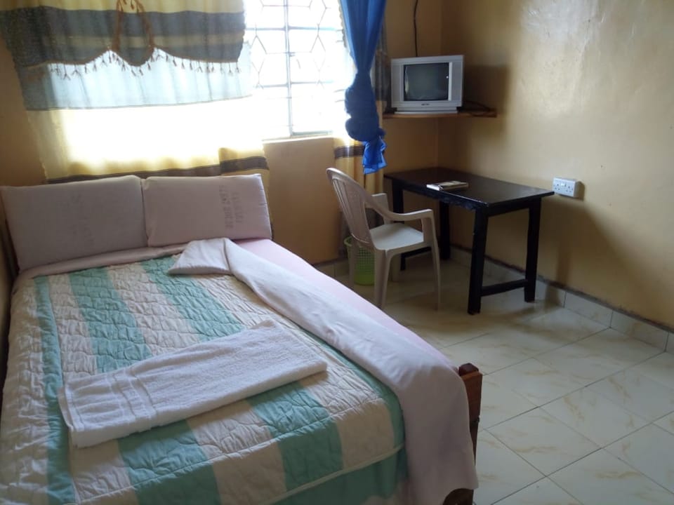 Single Room | Desk, free WiFi, bed sheets