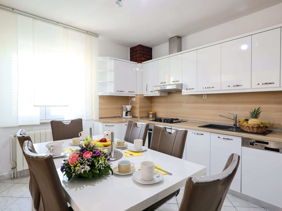 House | Private kitchen | Highchair