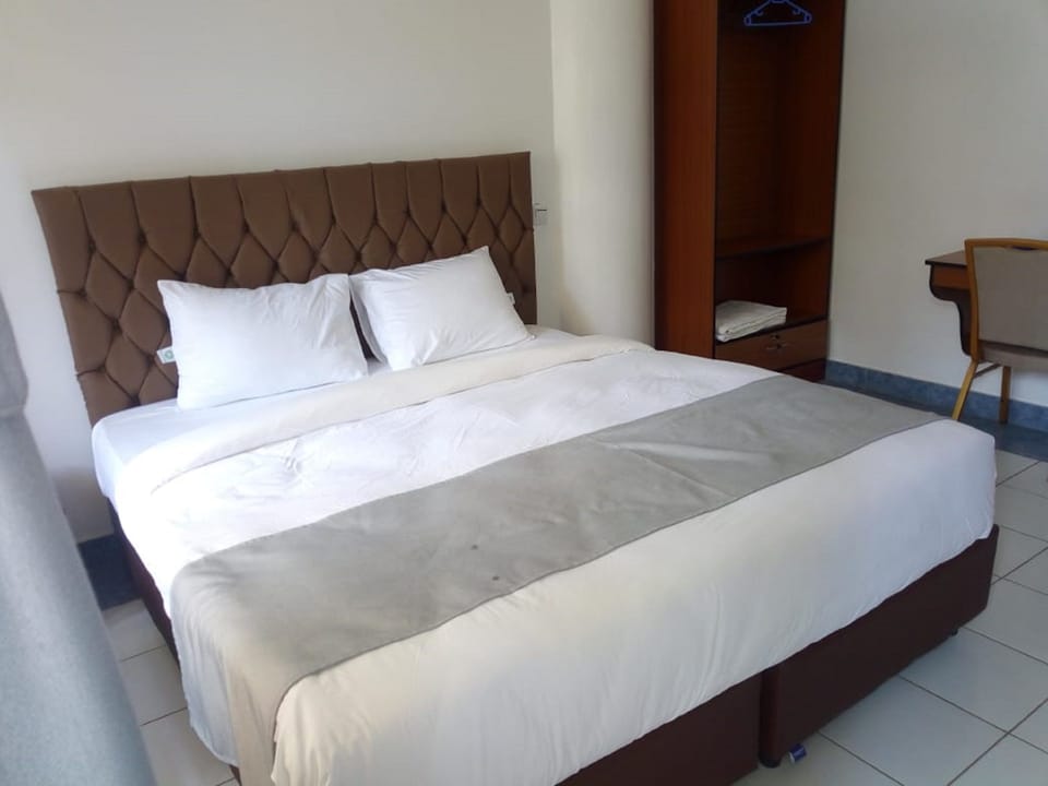 Standard Double Room | Desk, blackout drapes, free WiFi, bed sheets