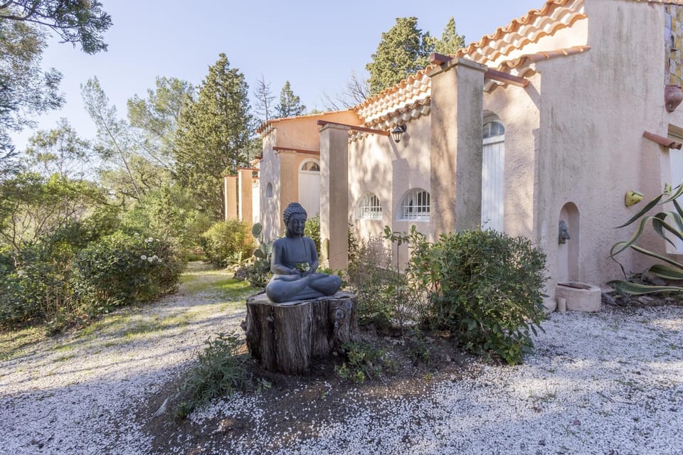 Villa | Garden