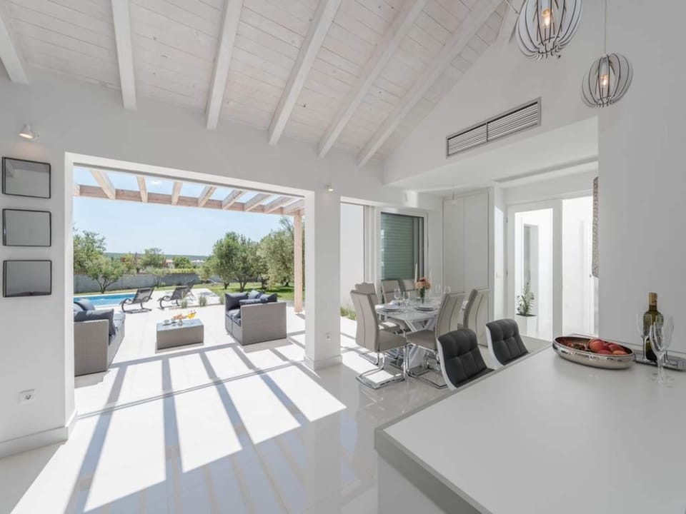 Villa | Dining
