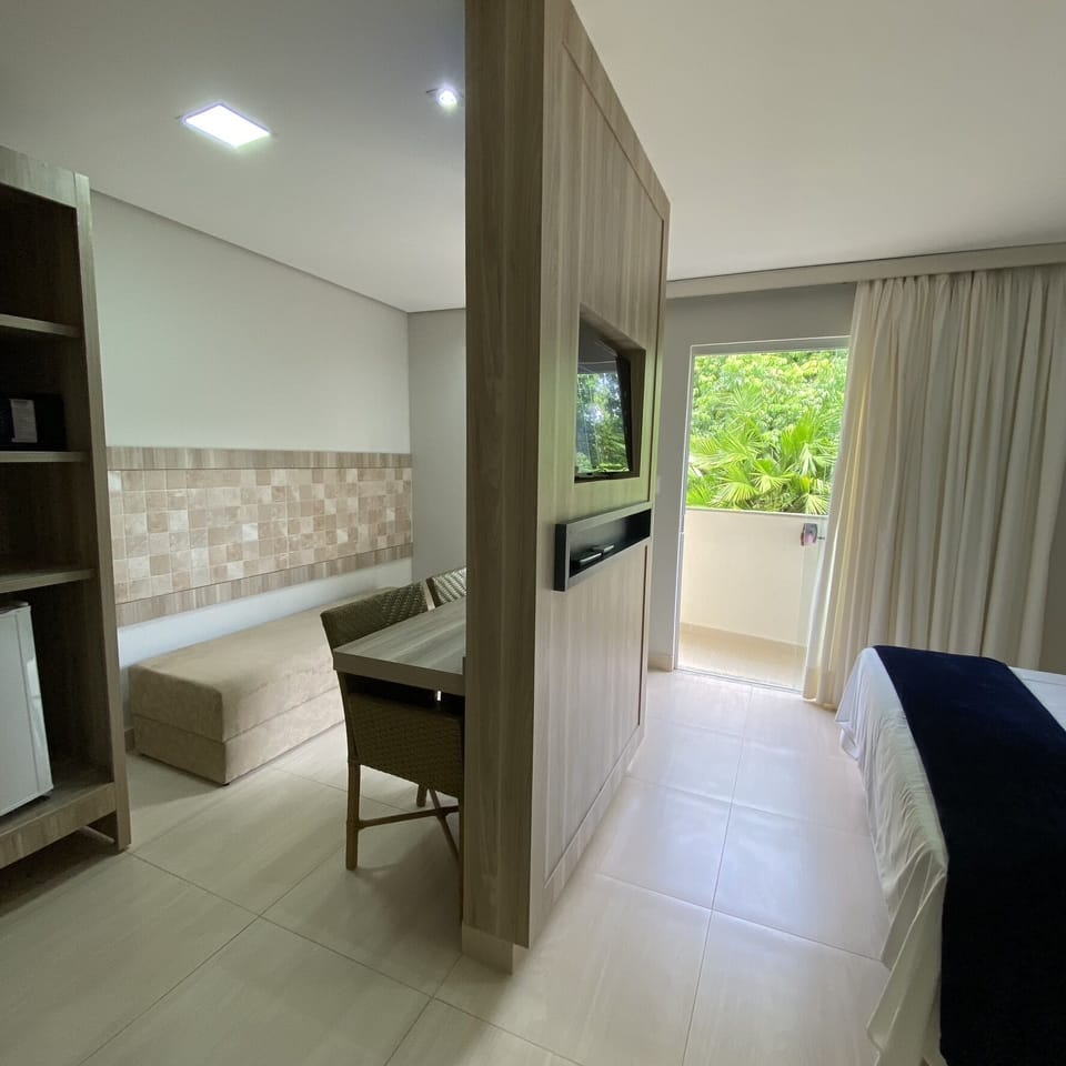 Minibar, desk, laptop workspace, free WiFi