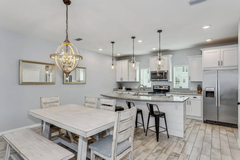 Spacious dining room and kitchen