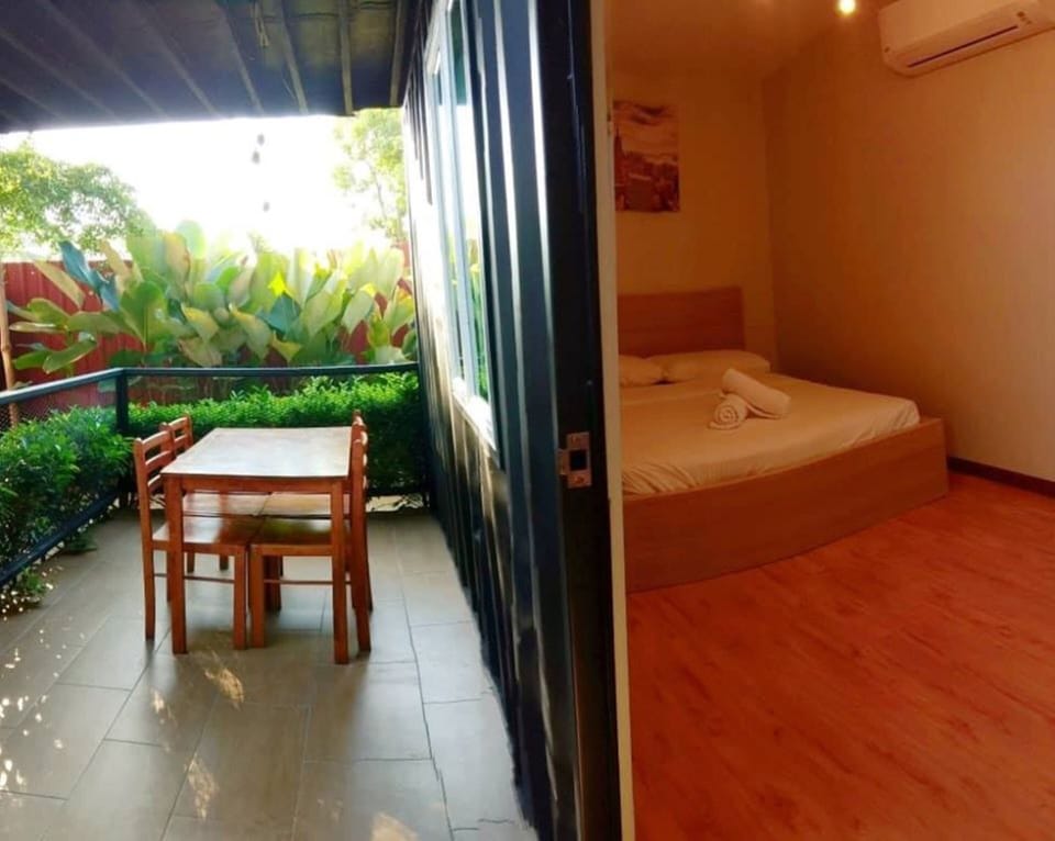 Double Room | Desk, iron/ironing board, bed sheets