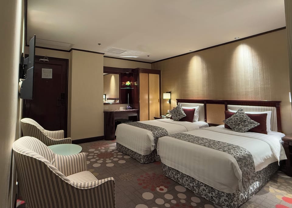 Comfort Twin Room | Minibar, in-room safe, desk, laptop workspace