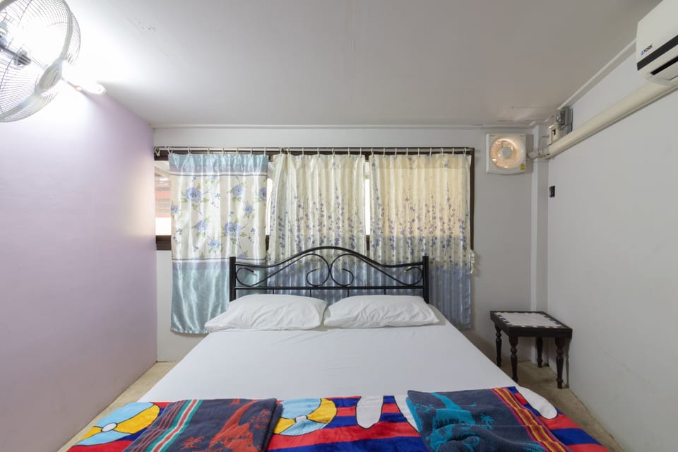 Double Bedroom with Fan | Laptop workspace, free WiFi