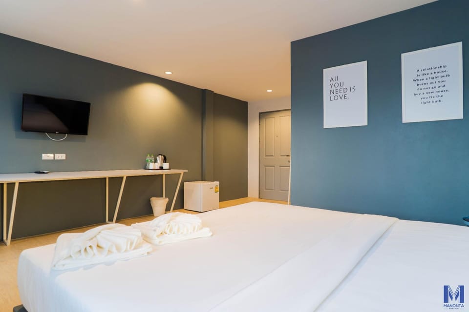 Standard Double Room | Desk, laptop workspace, WiFi (free), bed sheets