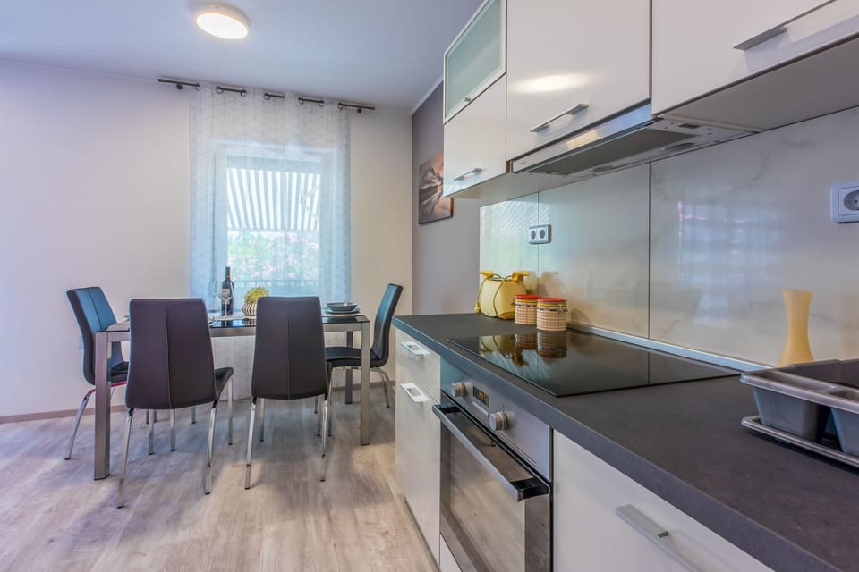 Private kitchen | Fridge, oven, stovetop, dishwasher