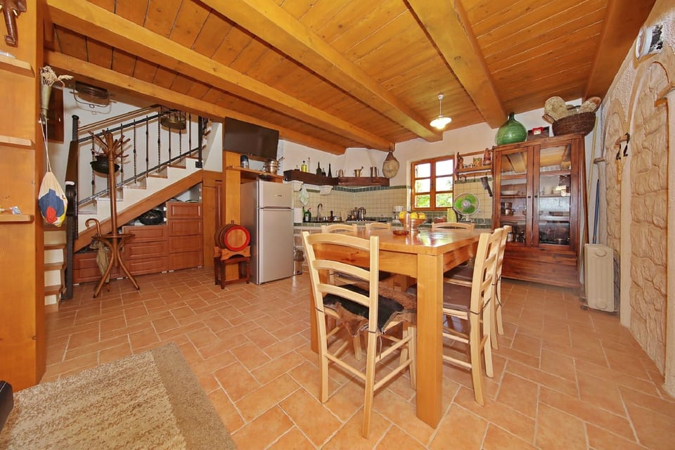 Private kitchen | Fridge, microwave, oven, stovetop
