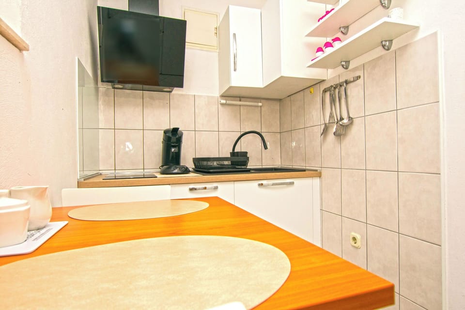 Apartment (A1) | Private kitchen | Fridge, stovetop, espresso maker, electric kettle