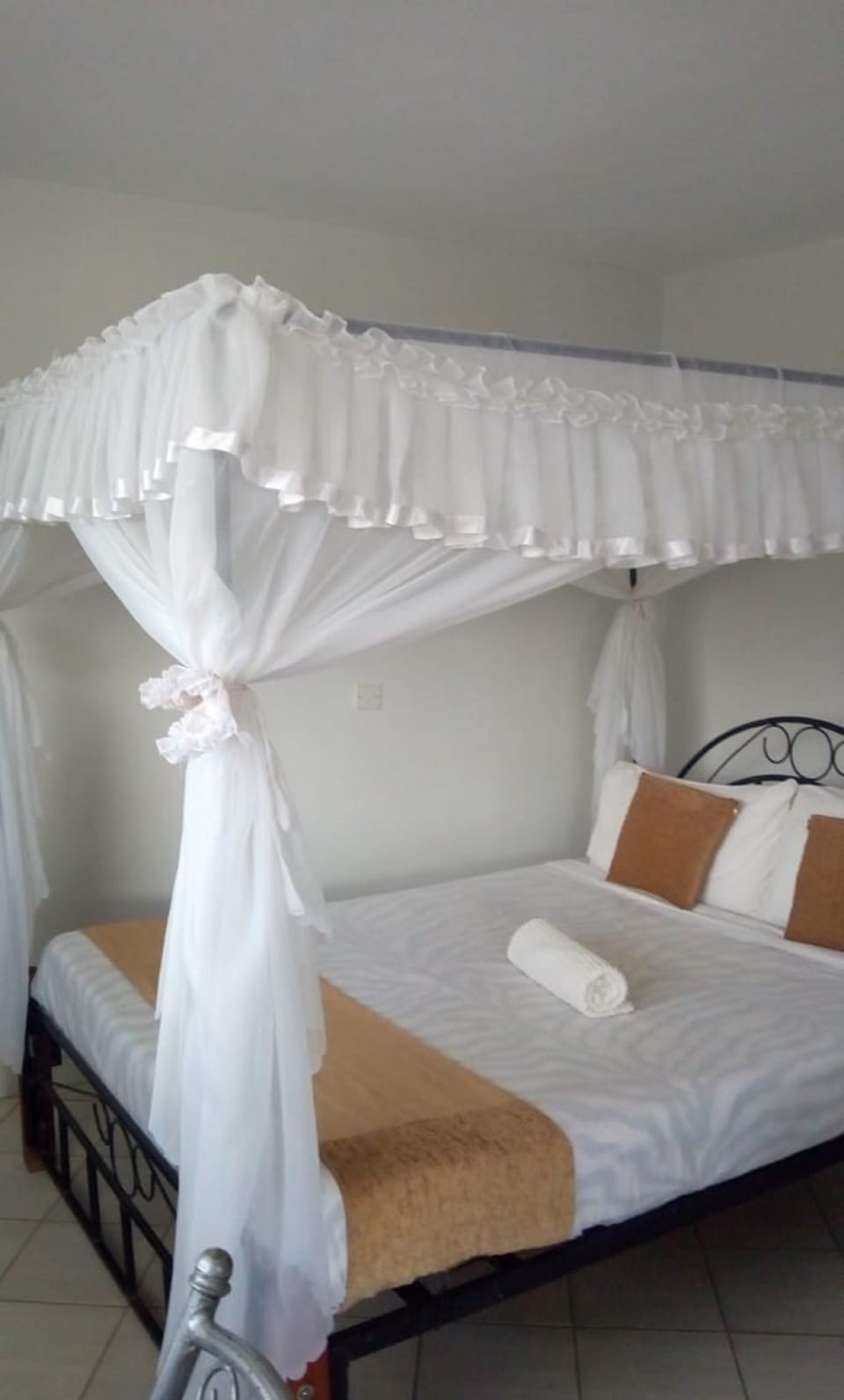 Executive Room | Desk, iron/ironing board, free WiFi, bed sheets