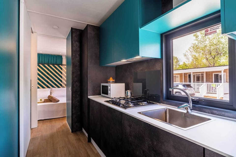 Elite Mobile Home (Pet Friendly) | Private kitchen | Full-size fridge, microwave, stovetop, cookware/dishes/utensils