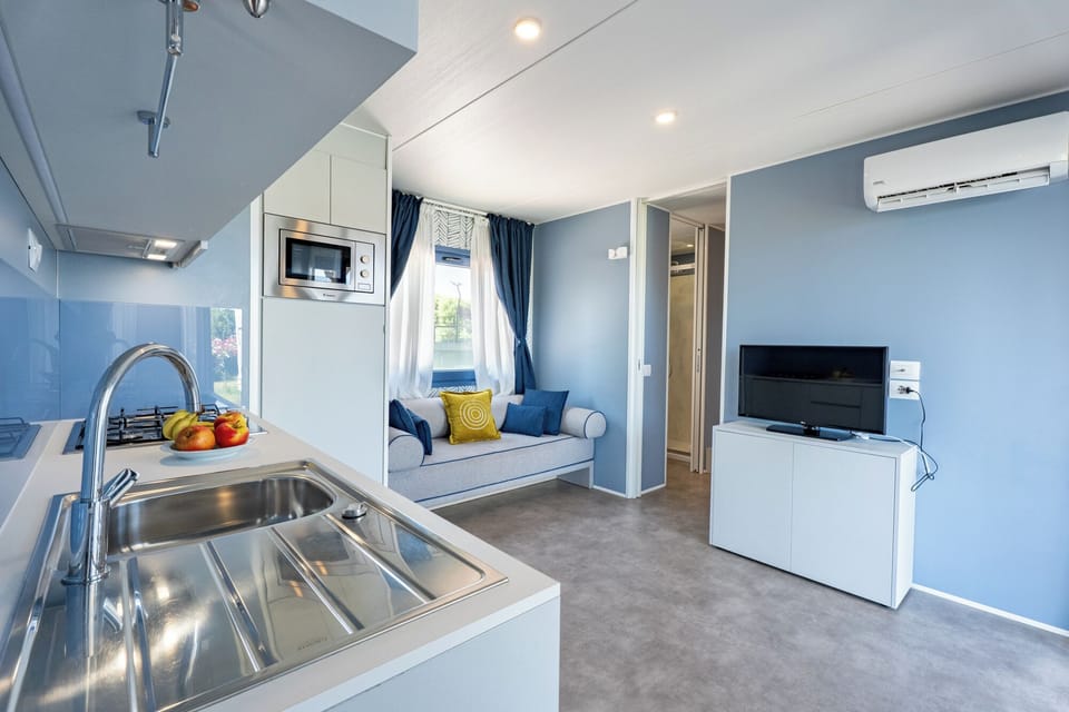 Junior Suite | Living area | Flat-screen TV