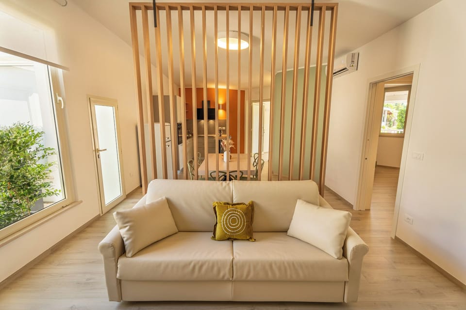 Appartamento Trilocale Superior | Living area | 15-inch flat-screen TV with cable channels, TV, table tennis