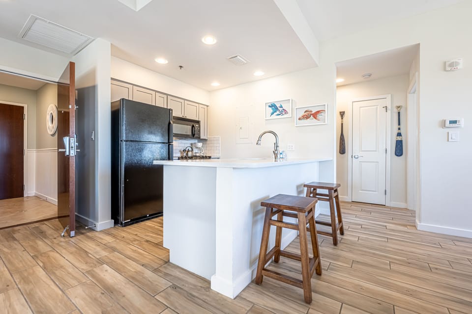 Kitchen and Breakfast Bar