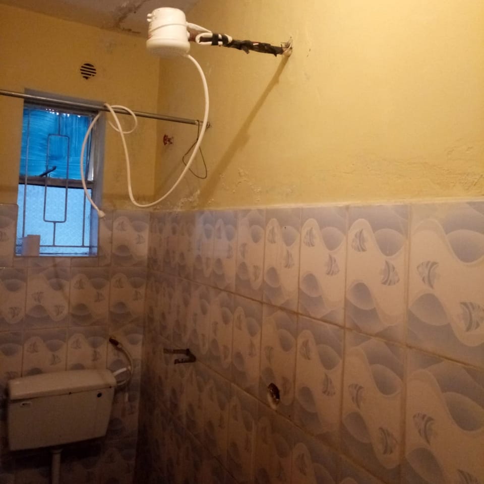 Single Room | Bathroom shower