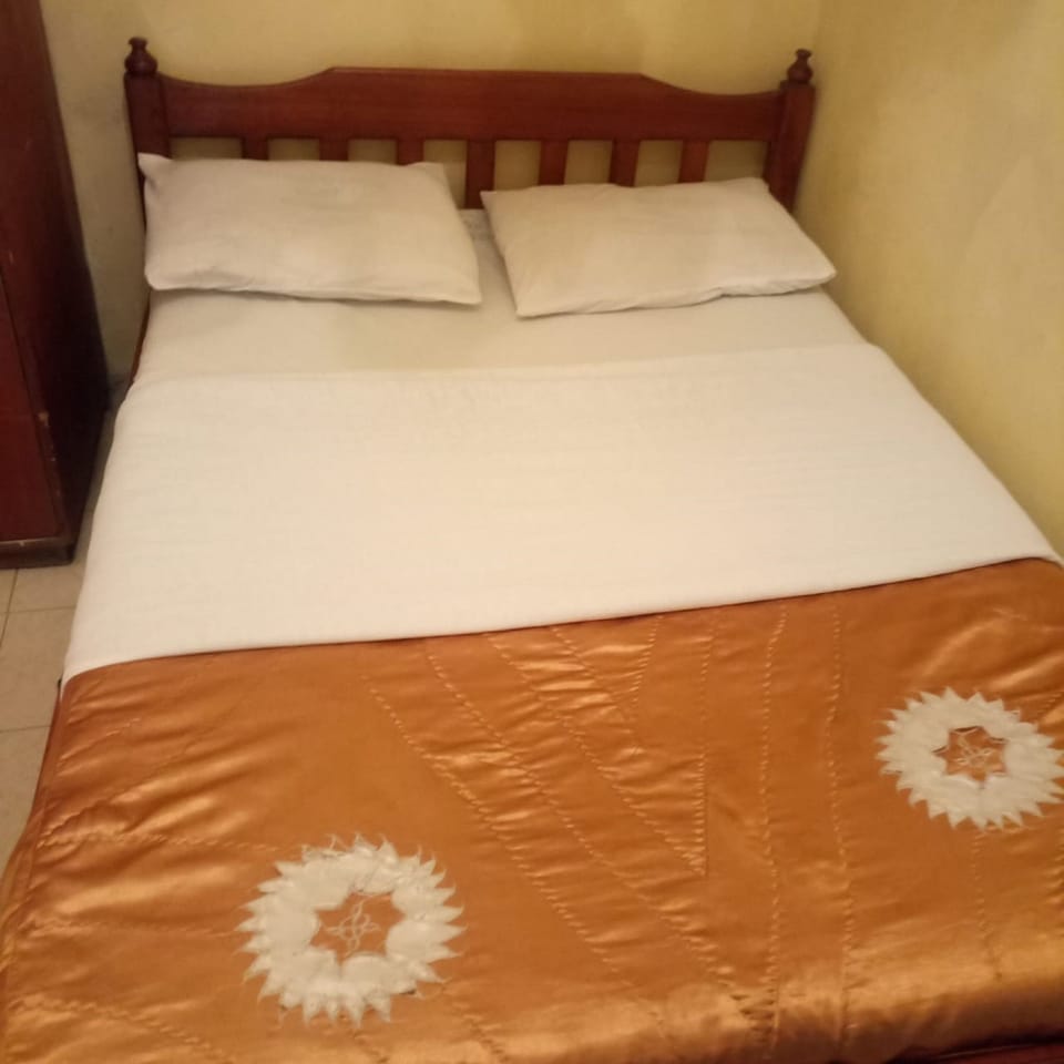 Single Room | Desk, free WiFi, bed sheets