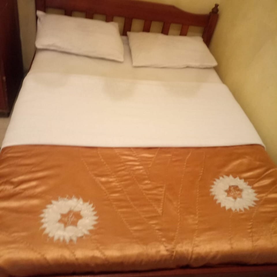 Single Room | Desk, free WiFi, bed sheets