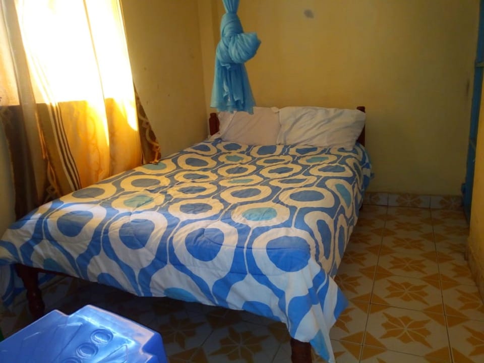 Single Room | Desk, iron/ironing board, free WiFi, bed sheets