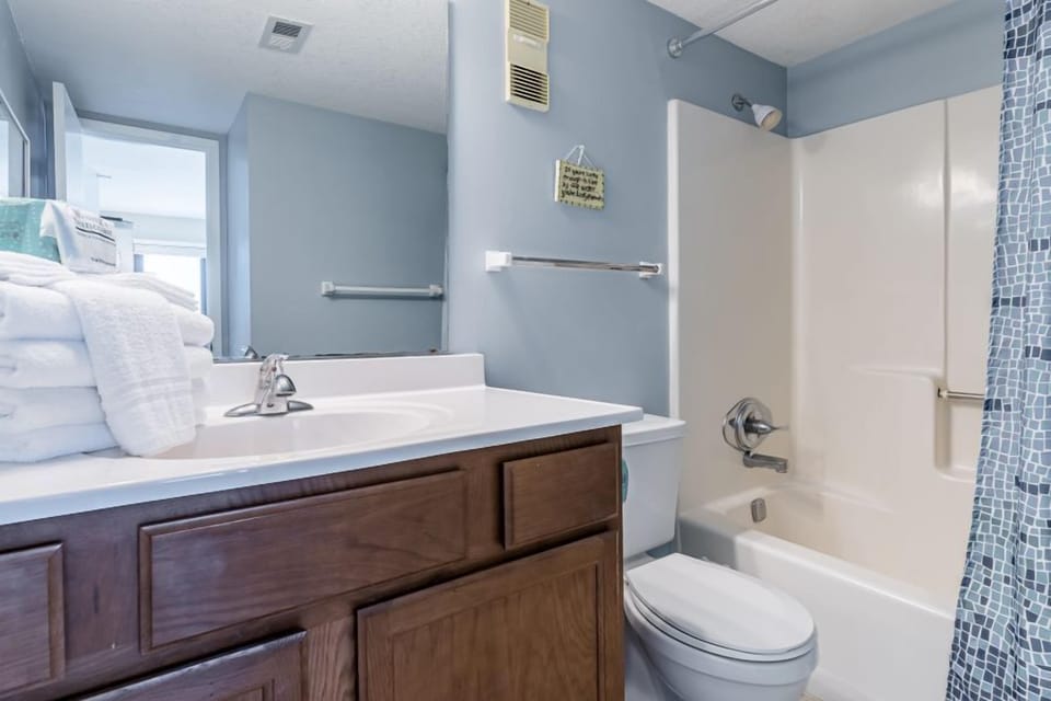 Island Sunrise 562 Bathroom 2 with Tub Shower Combo