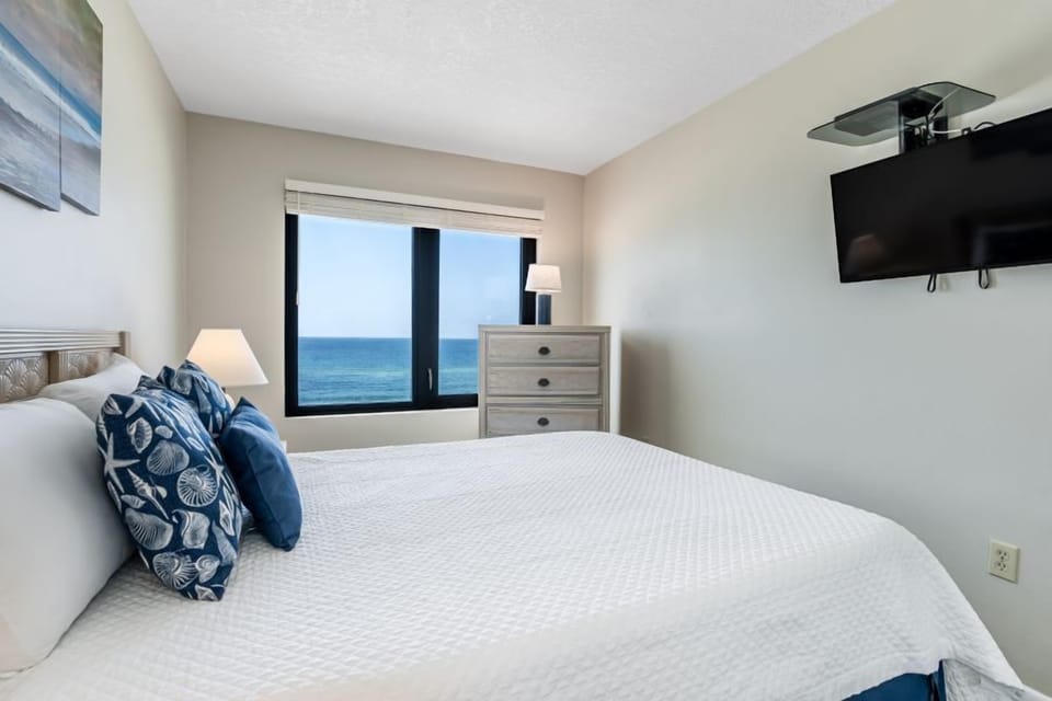 Island Sunrise 562 Bedroom 2 with Queen + Trundle Bed