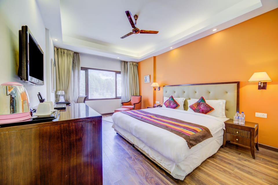 Premium Room, 1 Double Bed | Egyptian cotton sheets, premium bedding, memory foam beds, minibar