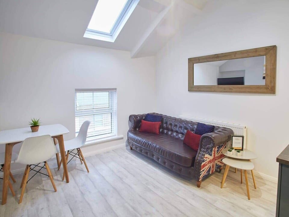 The Surfer's Loft Apartment, Saltburn-by-the-Sea - Host & Stay