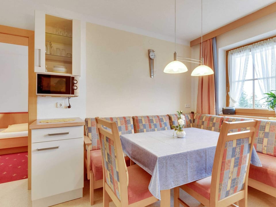 Apartment | Dining