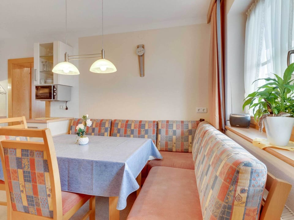 Apartment | Dining
