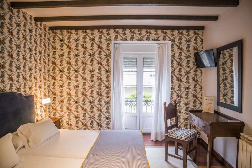 Standard Twin Room | Cribs/infant beds, free WiFi, bed sheets