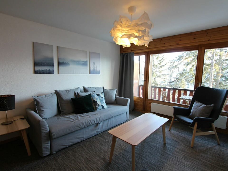 Furniture, Property, Table, Couch, Wood, Picture Frame, Comfort, Interior Design, Plant, Lamp