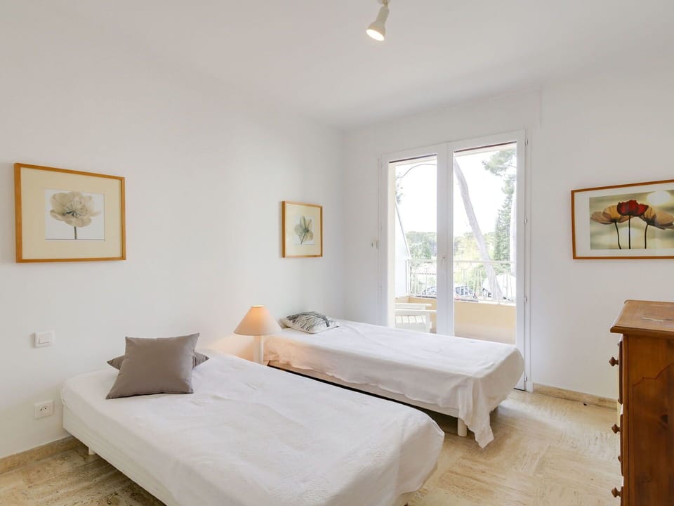 Bedroom, Furniture, Room, Bed, Property, Interior Design, Bed Sheet, Bed Frame, Floor, Ceiling