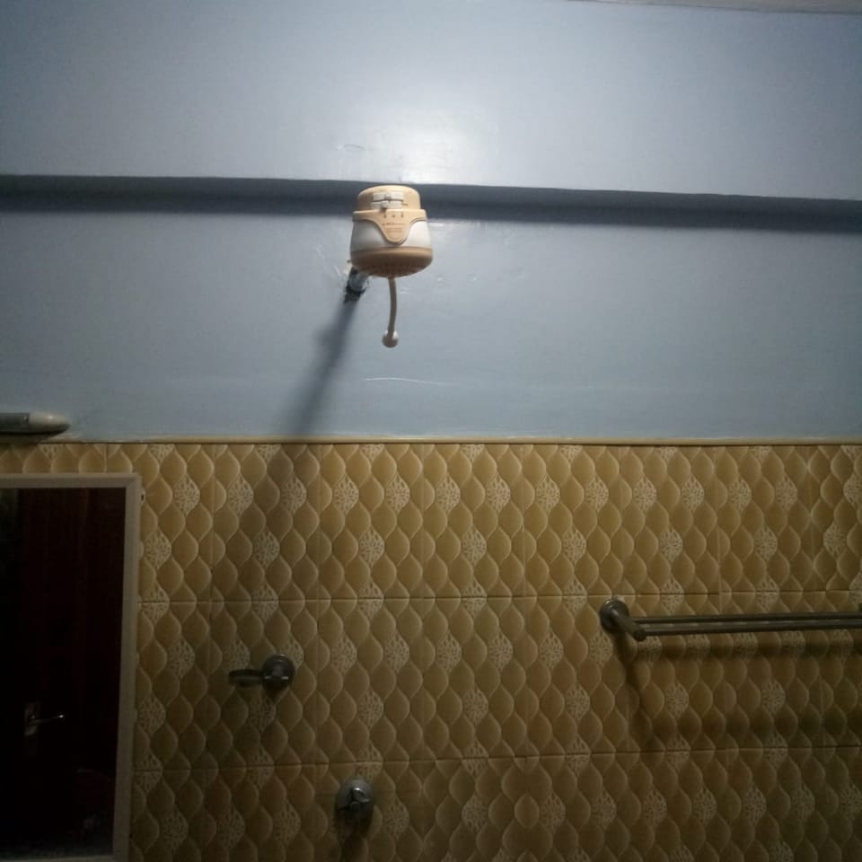 Single Room | Bathroom shower