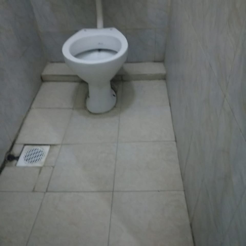 Single Room | Bathroom | Shower, rainfall showerhead, free toiletries, towels