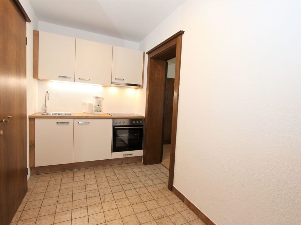 Property, Room, Floor, Furniture, Building, Interior Design, House, Real Estate, Apartment, Kitchen